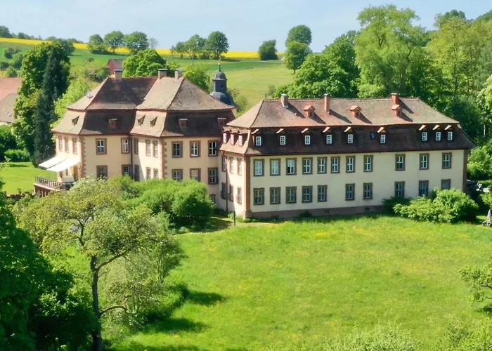 Luxurioese Design Wohnung Im Barockschloss 110 M2